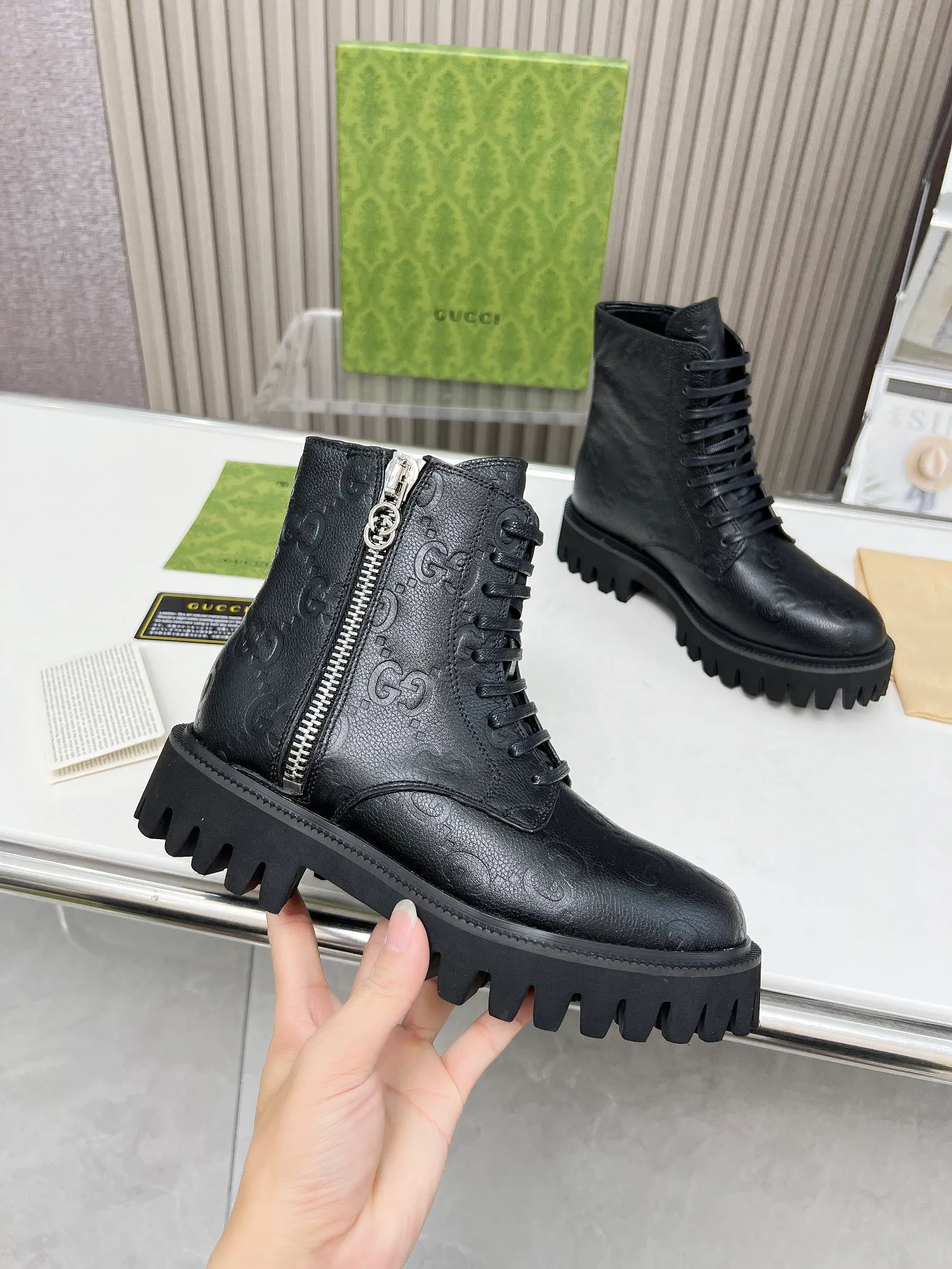 👟👟Ex-factory price 540👟👟 Gucci 2023 super cool Martin boots, the GG logo continues to shine in the new series, comfort and lightness are ingeniously presented on this women's leather boots. The classic GG pattern evolved from the name of the brand's founder, Mr. Guccio Gucci. It was first used in the 1930s. After nearly a century of development, it still provides inspiration for the brand to explore new expressions. Code number:35-43#
